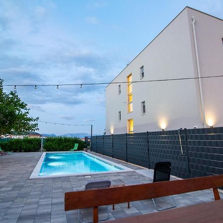 Apartments Bulli โตรกีร์ ภายนอก รูปภาพ