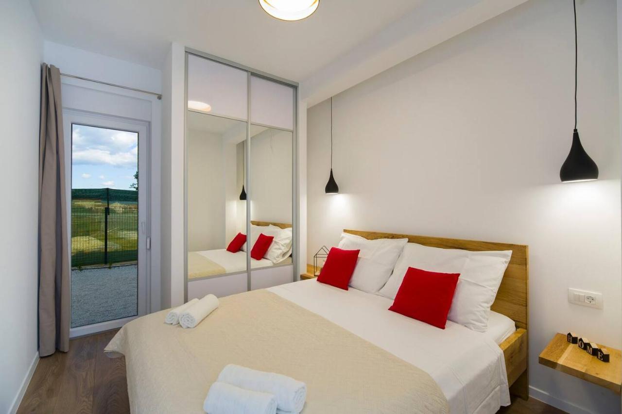 Apartments Bulli โตรกีร์ ภายนอก รูปภาพ